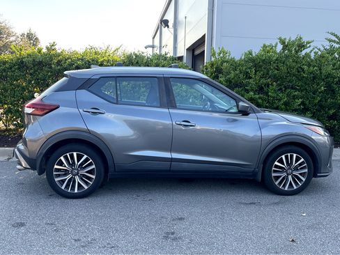 Used 2021 Nissan Kicks SV w/ Exterior Package image 24