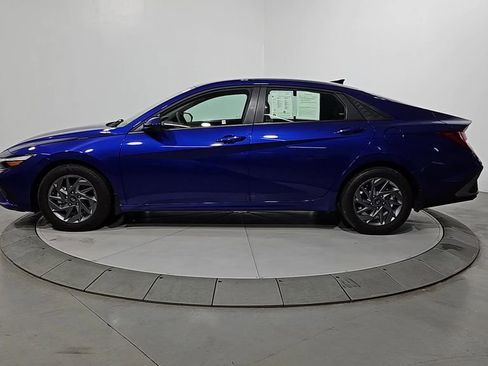 Certified 2024 Hyundai Elantra SEL image 2