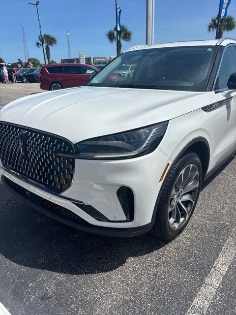 Used 2026 Lincoln Aviator Reserve RWD image 3