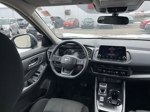 Used 2025 Nissan Rogue SV image 39