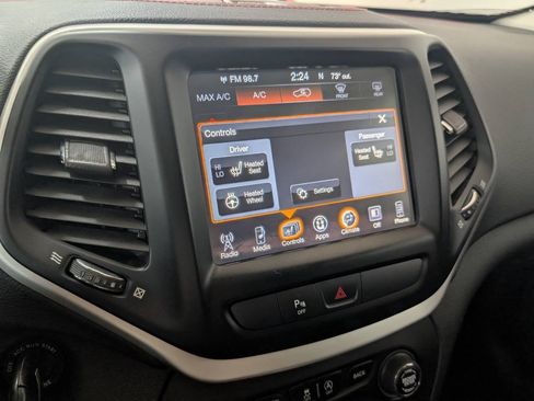 Used 2016 Jeep Cherokee Trailhawk w/ Leather Interior Group AWD/4WD image 10