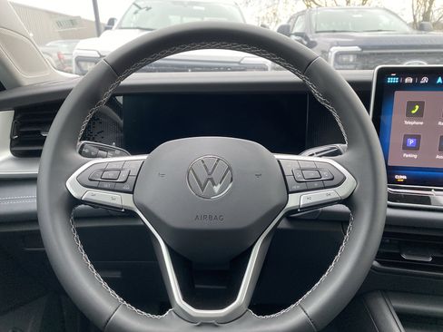 New 2025 Volkswagen Tiguan SE image 14