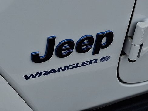 Used 2024 Jeep Wrangler High Altitude AWD/4WD image 10