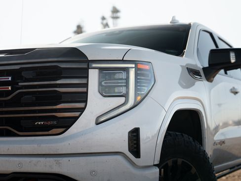 Used 2023 GMC Sierra 1500 AT4X image 2