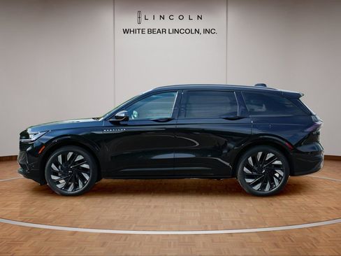Used 2024 Lincoln Nautilus Reserve w/ Equipment Group 202A AWD/4WD image 8