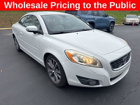Used 2011 Volvo C70 T5 w/ Convenience Pkg image 2
