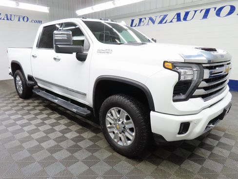 Used 2024 Chevrolet Silverado 2500 High Country image 3
