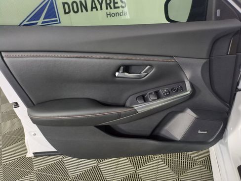 Used 2021 Nissan Sentra SR w/ SR Premium Package FWD image 13