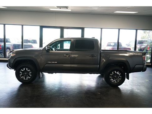 Used 2023 Toyota Tacoma TRD Off-Road w/ Technology Package AWD/4WD image 4