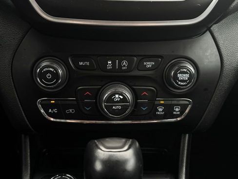 Certified 2021 Jeep Cherokee Latitude Lux w/ Comfort/Convenience Group image 35