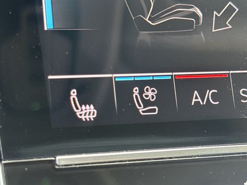 Used 2023 Audi Q8 Prestige image 14