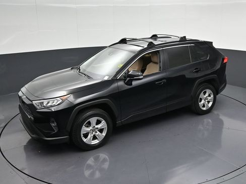 Used 2020 Toyota RAV4 XLE w/ Convenience Package FWD image 26