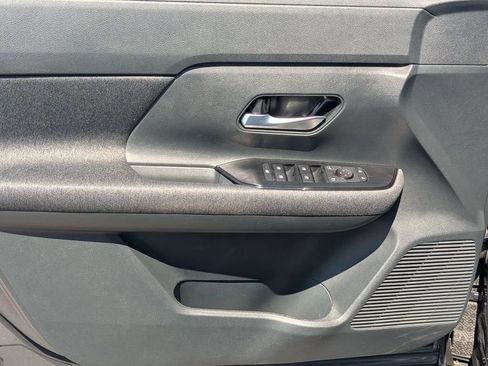 Certified 2025 Nissan Kicks SV FWD image 10
