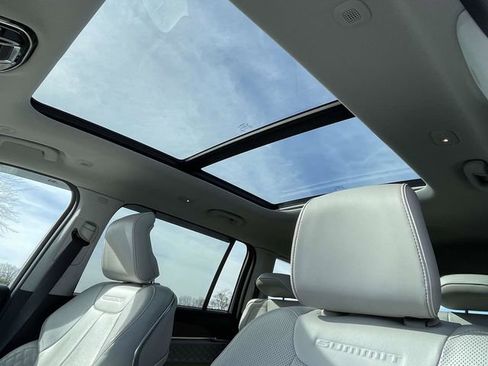 Used 2022 Jeep Grand Cherokee L Summit w/ Advanced Protech Group IV image 19