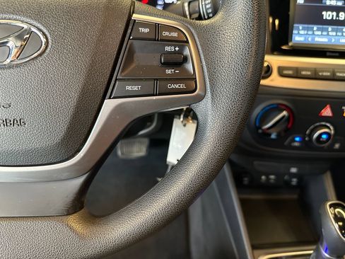 Used 2019 Hyundai Accent SE FWD image 12