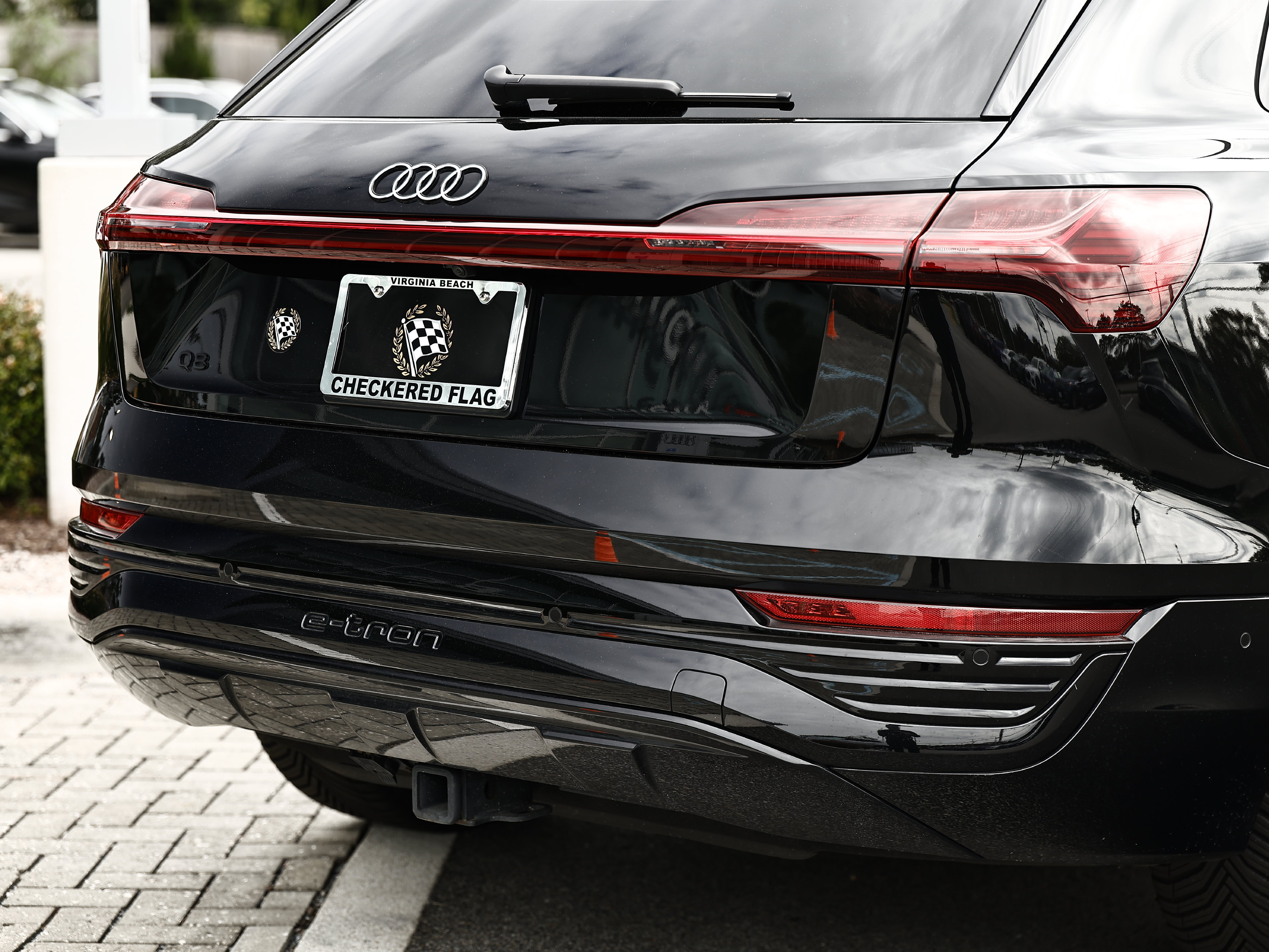 Used 2024 Audi Q8 e-tron Premium Plus w/ Premium Plus Package AWD/4WD image 9