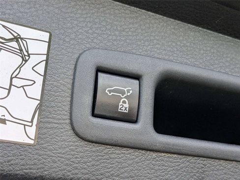 Certified 2022 Toyota Sienna Platinum FWD image 9