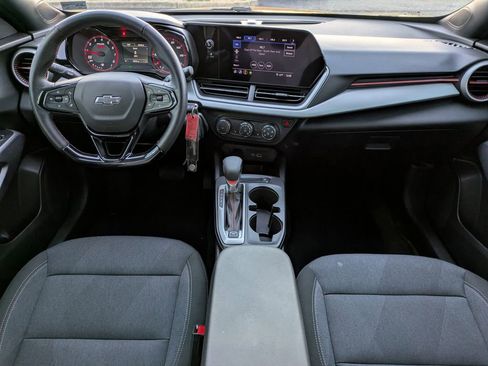 Used 2025 Chevrolet Trax RS image 16