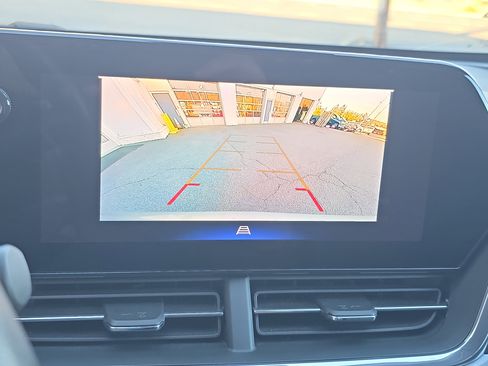 Used 2024 Chevrolet Trax LT w/ LT Convenience Package image 28