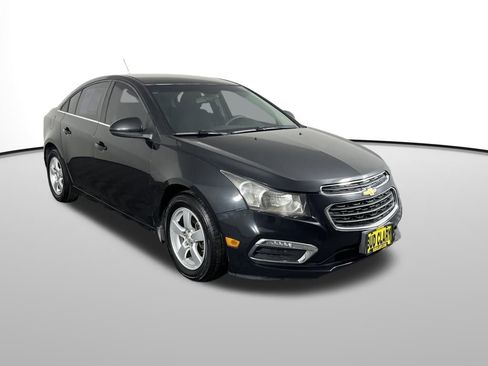 Used 2015 Chevrolet Cruze LT w/ Technology Package image 6