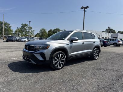 Certified 2023 Volkswagen Taos SE w/ Panoramic Sunroof Package