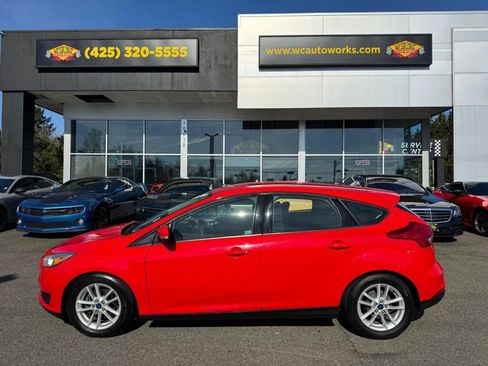 Used 2015 Ford Focus SE image 2