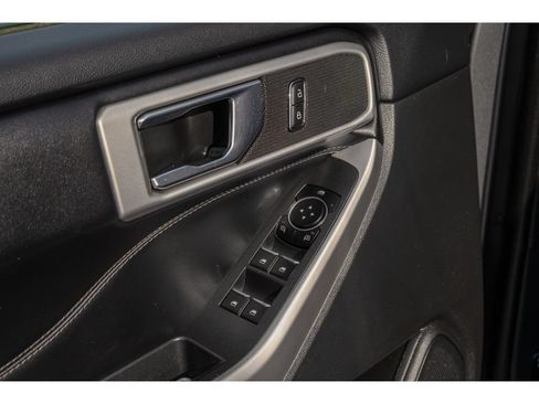 Used 2022 Ford Explorer XLT w/ Equipment Group 202A AWD/4WD image 21