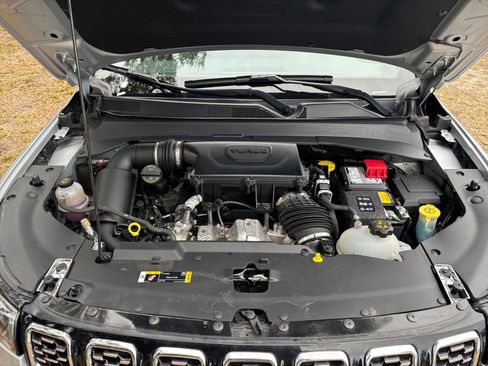 Used 2025 Jeep Compass Limited image 33