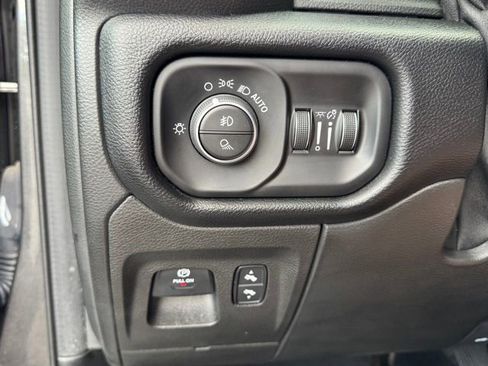 Used 2019 RAM 1500 Laramie image 31