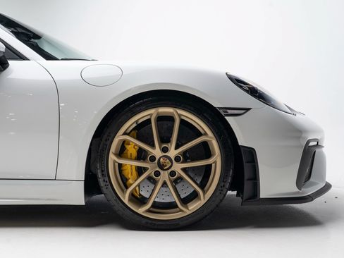 Used 2020 Porsche 718 Boxster Spyder RWD image 70