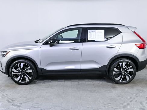 Used 2025 Volvo XC40 B5 Plus image 2