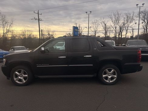 Used 2012 Chevrolet Avalanche LTZ image 4
