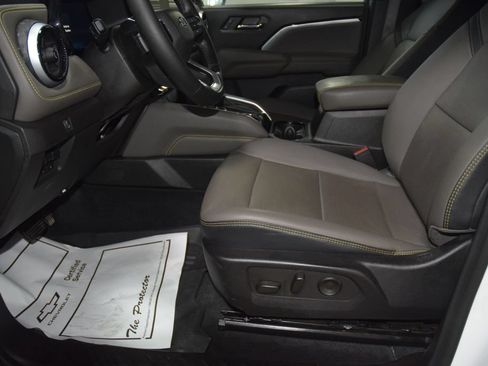 Used 2024 Chevrolet Colorado ZR2 w/ ZR2 Convenience Package III AWD/4WD image 43