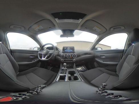 Used 2025 Nissan Sentra SV image 40