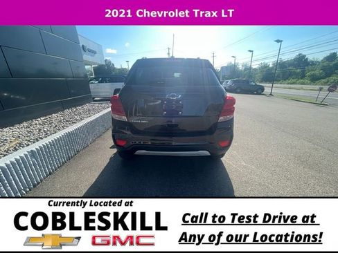Used 2021 Chevrolet Trax LT w/ LT Convenience Package image 7