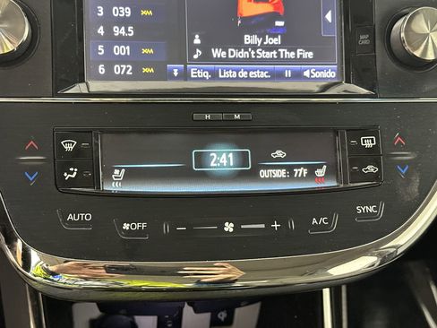 Used 2016 Toyota Avalon Limited image 23