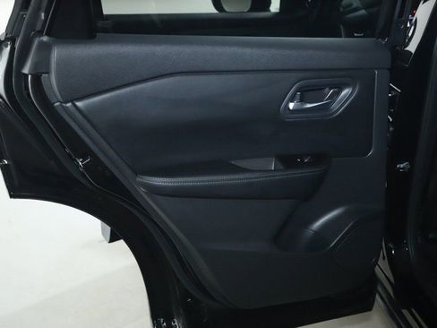 Certified 2025 Nissan Rogue SV image 13