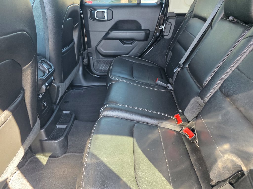 Used 2020 Jeep Wrangler Unlimited Sahara AWD/4WD image 16