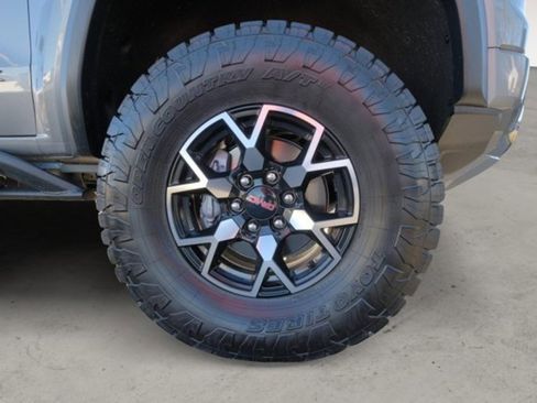 Used 2023 GMC Canyon AT4X image 10