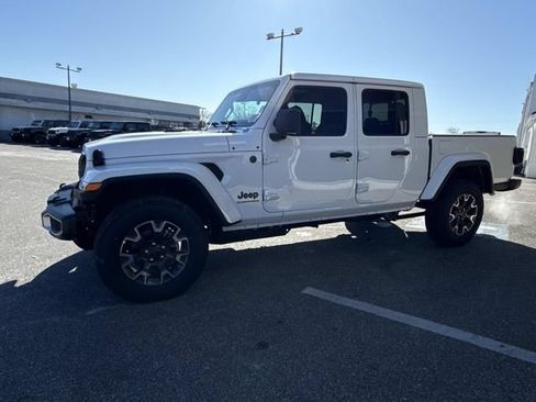 New 2026 Jeep Gladiator Sport AWD/4WD image 7
