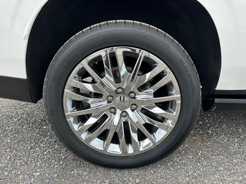 Used 2025 GMC Yukon XL Denali w/ Sun & Power Step Package image 23