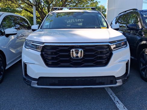 Used 2023 Honda Pilot Elite image 2