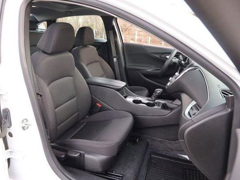 Used 2024 Chevrolet Malibu LT image 25