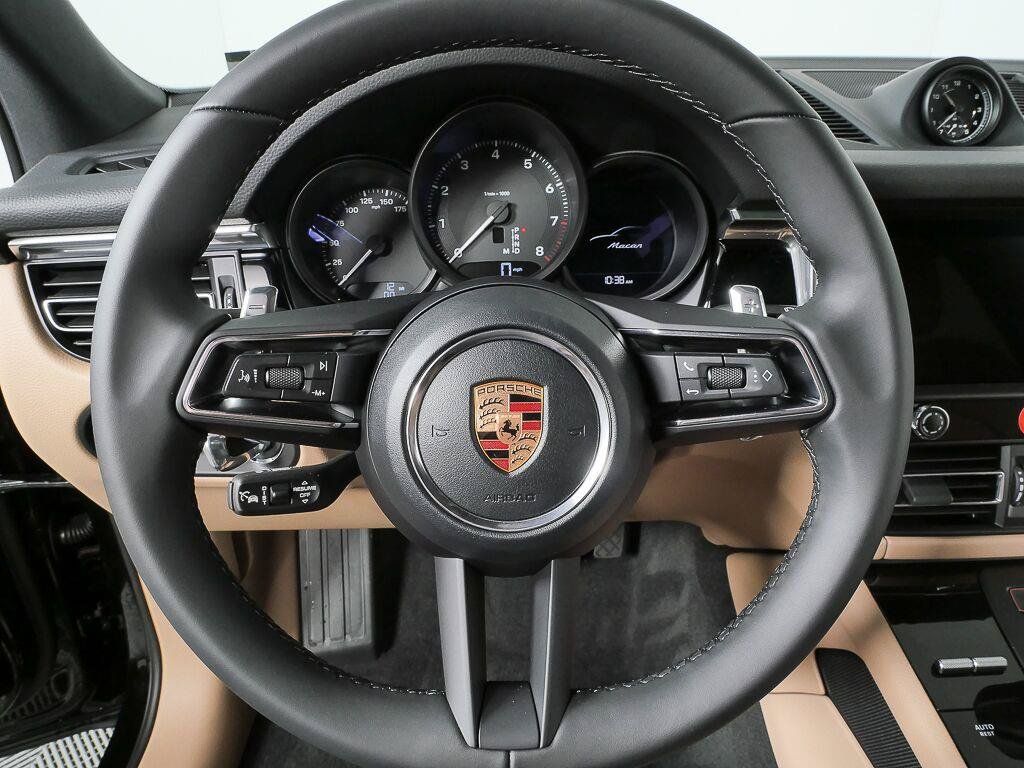 Certified 2026 Porsche Macan AWD/4WD image 9