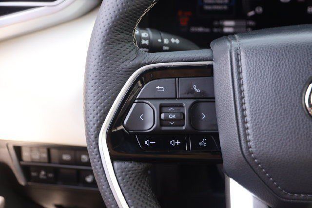 Used 2025 Toyota Sequoia Capstone AWD/4WD image 25