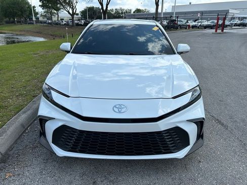 Used 2025 Toyota Camry SE w/ Convenience Package FWD image 8