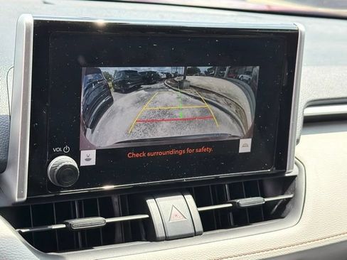 Used 2025 Toyota RAV4 XLE FWD image 26