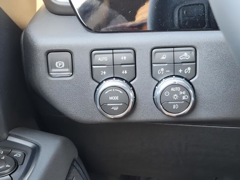 New 2026 GMC Sierra 3500 SLT w/ SLT Convenience Package image 27