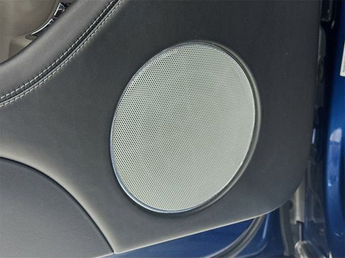 Certified 2019 Bentley Bentayga image 18