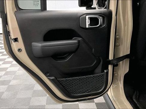 Used 2022 Jeep Gladiator Sport AWD/4WD image 23